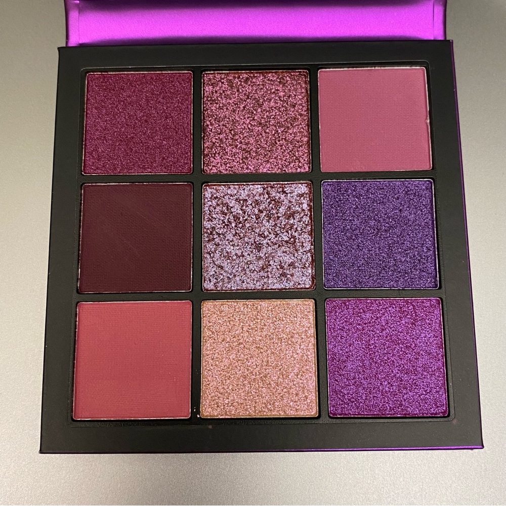 Huda Beauty Amethyst Obsessions Eyeshadow Palette